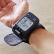 Tensiometru de incheietura Omron RS7, Bluetooth, 2 utilizatori, 100 de masuratori, Negru