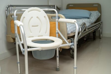 Când confortul înseamnă demnitate: cum un scaun cu vas de toaletă redă independența pacientului